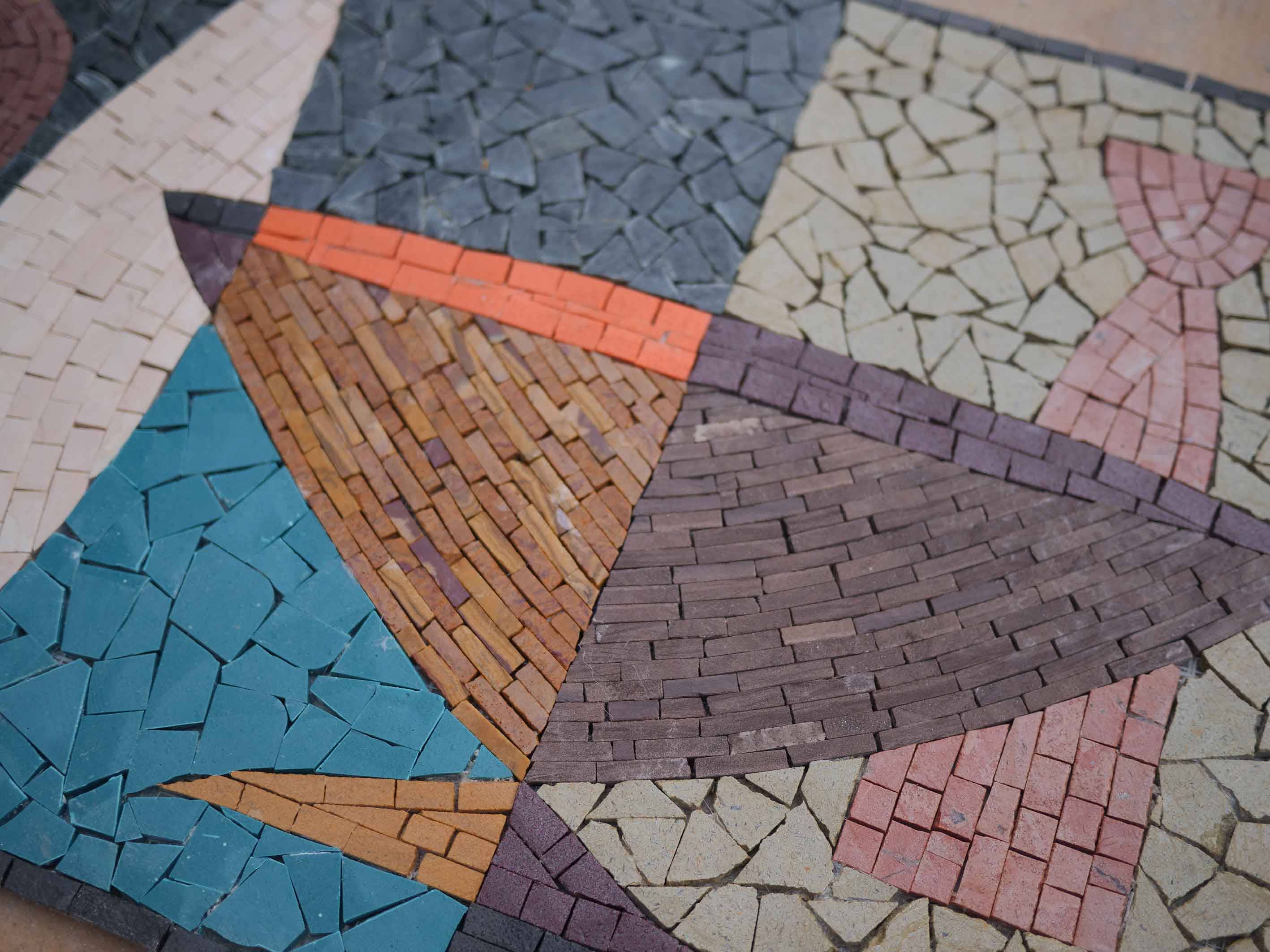 Fluid Vases - Abstract Mosaic Artwork - Image 3